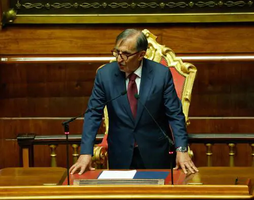 Almirante, la sinistra insulta La Russa. Fonti del Senato: “Polemica becera”