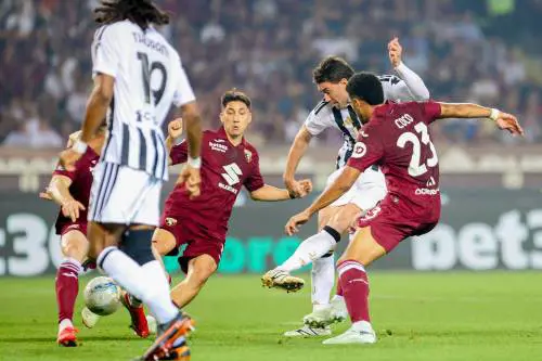 Ultrà & commedia. Il degno finale per il pallone della mediocrità