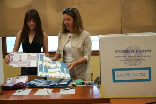 Testa a testa in sei città. A Lecco partita aperta
