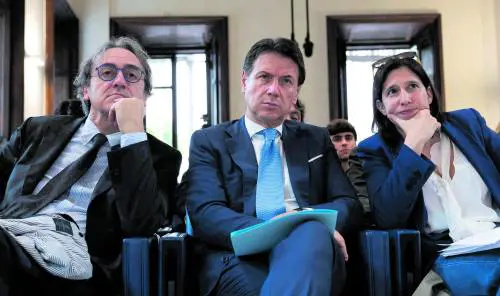 Schlein resta di sale. E i dem sbuffano: "Basta pensare già ai ministeri"