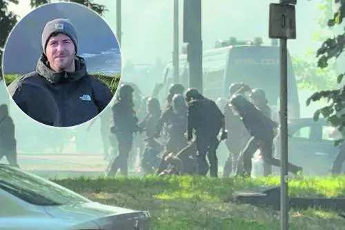 Ultrà ferito, l'ipotesi della bottiglia. Il padre: "È stato un lacrimogeno"