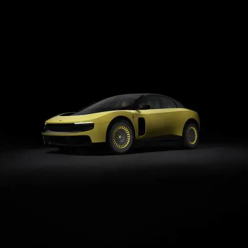 Ferrari sbanda in Borsa, la Luce fa storcere il naso. Ma analisti vedono allargarsi base clienti 