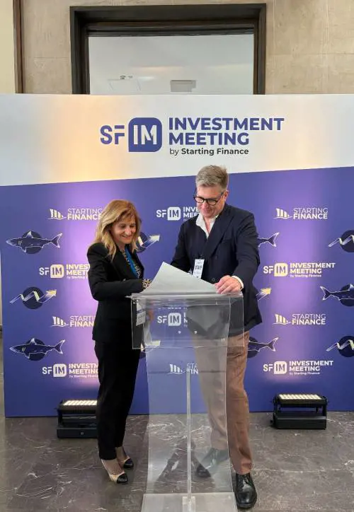 Valeria Brambilla (AD di Deloitte) firma il Manifesto per l’Educazione economico finanziaria insieme a Fabio Tomassini (Presidente di Starting Finance)