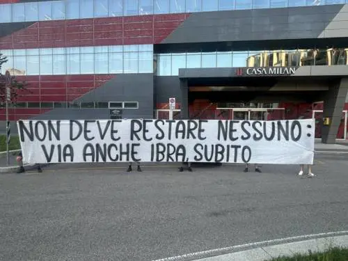 Zlatan fa il nuovo Milan. Ma i tifosi lo contestano
