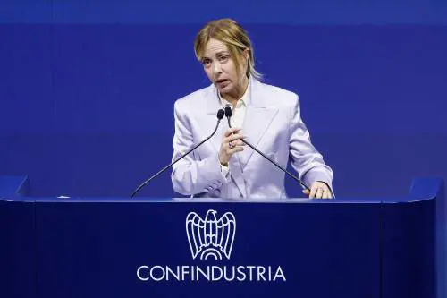 Meloni striglia Bruxelles: "Si faccia meno e meglio"