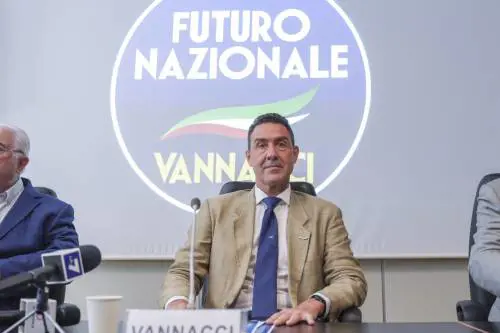 Quel Vannacci nodo di Gordio che strangola il centrodestra