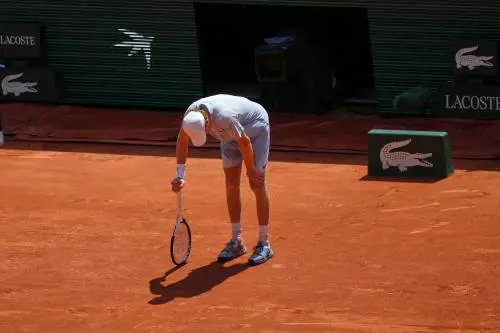 Sinner abbandona il Roland Garros. A sconfiggerlo stress malesseri e nausea