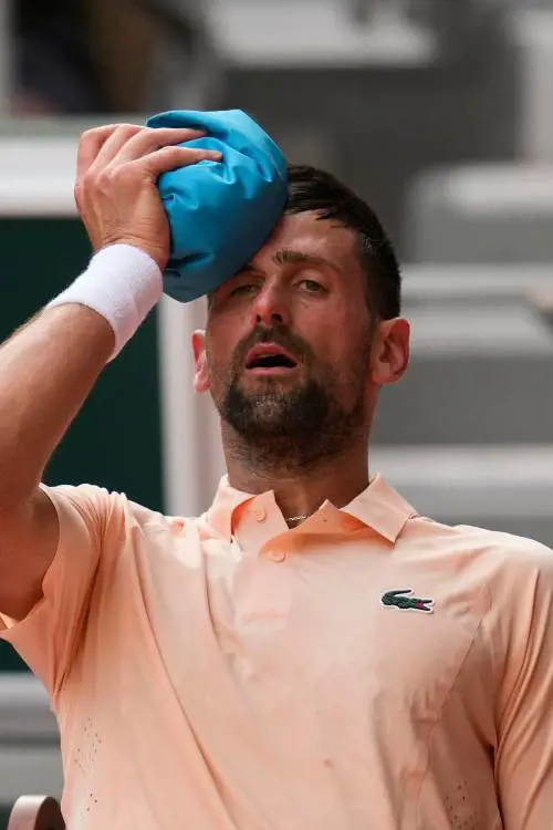 "Lasciami spazio, maledizione", Djokovic sbotta prima dell'eliminazione dal Roland Garros: cosa è successo