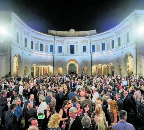 "Scusi, può votare il mio romanzo al premio Strega?"