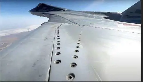 Russia, il nuovo Su-57D diventa un “centro di comando volante” per droni e caccia
