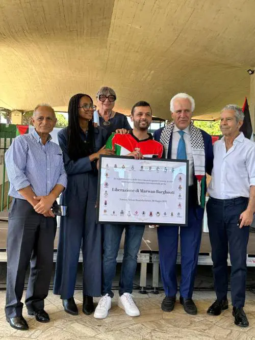I democratici pro Pal premiano il terrorista. E l’Anpi raccoglie i soldi