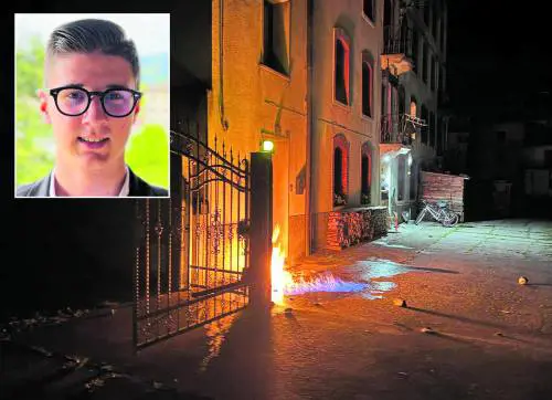 Scrive contro la camorra: molotov a casa del cronista