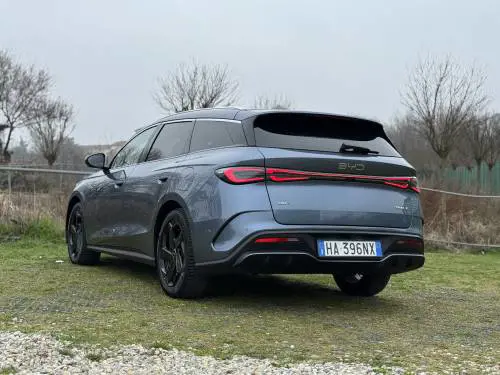 BYD Seal 6 DM-i Touring: guarda tutte le foto