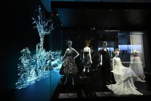 Kering che pasticcio e McQueen finisce giù dalla passerella
