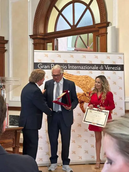 Leone d'Oro assegnato a Stefano Contini, gallerista e mecenate