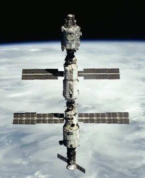 Stazione Spaziale Internazionale, c'è una perdita d'aria nel modulo russo, astronauti pronti all’evacuazione