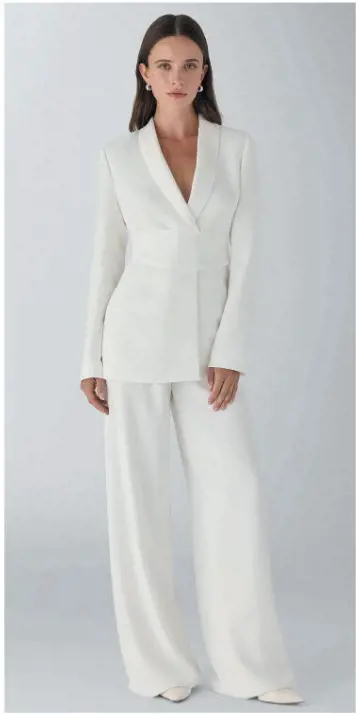 "Dagli abiti da sposa all’outfit di laurea. Nella vita non ci sono solo matrimoni"
