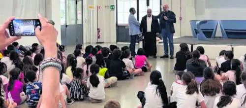Filo Hamas in aula coi bimbi. E cantano "Free Palestine"