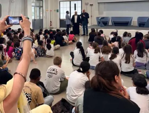 Filo Hamas in aula coi bimbi. E cantano "Free Palestine"