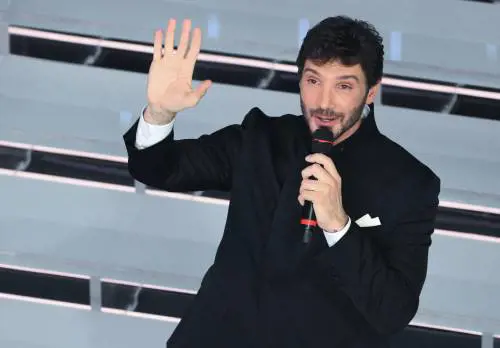 Sanremo 2027, Stefano De Martino rompe il silenzio: ecco quando andrà in scena il Festival