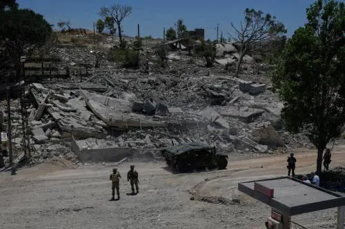 Bombe israeliane nel Sud. Ucciso un generale libanese