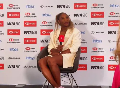  Fermo immagine da intervista video Queen’s