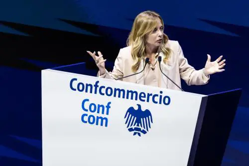La stoccata della Meloni alla sinistra: "Tassare il patrimonio? Noi lavoriamo perché gli italiani possano ambire ad averlo"