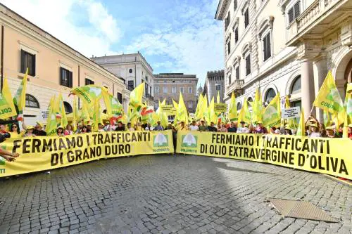 La protesta di Coldiretti contro i "trafficanti di olio e di grano". Guarda le foto
