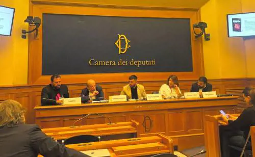 La sinistra sfila alla Camera per riverire Tombolini