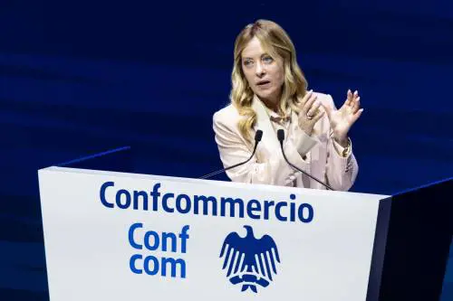 Meloni rilancia il taglio delle tasse: "Adesso un sollievo al ceto medio"