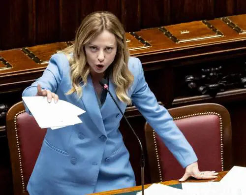 Sospensione di Silvestri ed espulsione dal M5S: la destra si compatta attorno a Meloni