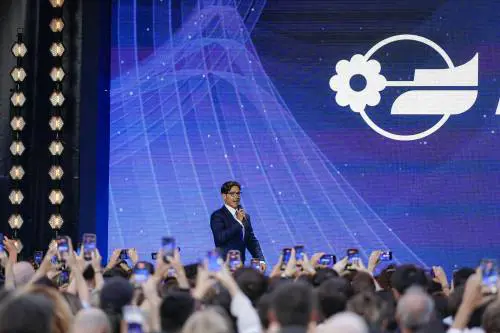 "Mediaset siamo noi": lo speciale che racconta la grande festa dedicata ai collaboratori del gruppo e al ricordo di Silvio Berlusconi
