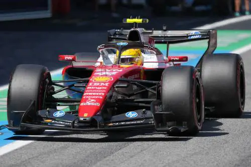 F1, Leclerc a muro a Barcellona: pole Russell, Hamilton 2° davanti ad Antonelli