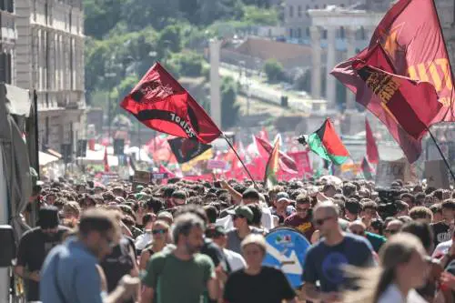 Roma, Mollicone-Tozzi (FdI): "Basta cortei a Esquilino: spostare tragitti e vietare quelli violenti. Presenteremo interrogazione"