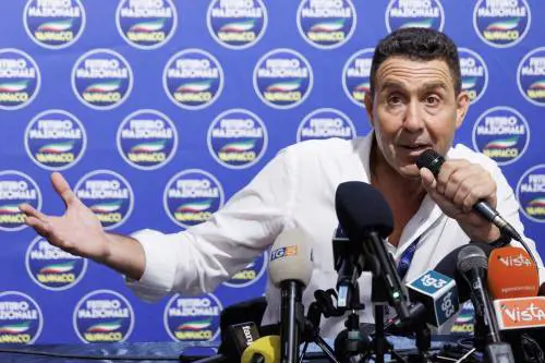 Vannacci: "Il femminicidio non esiste, uomini e donne sono uguali"