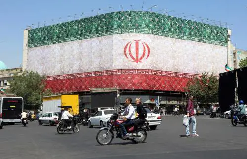 Accordo Usa-Iran, Teheran: "Testo non finalizzato, irrisolti temi chiave". I pasdaran temporeggiano. Le Idf bombardano la periferia sud di Beirut