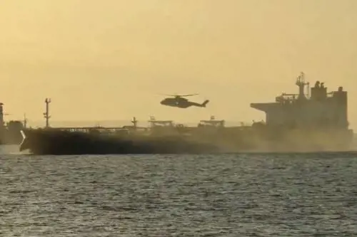 Il blitz dei Royal Marines e il sequestro della nave russa: cos'è successo nel Canale della Manica
