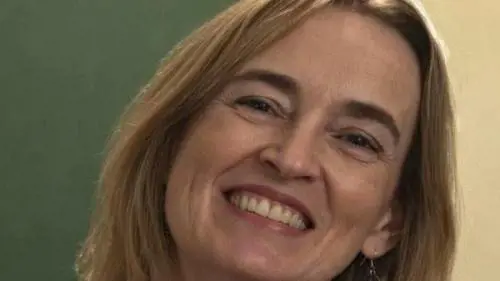 Uccide la zia e getta il corpo nel fiume
