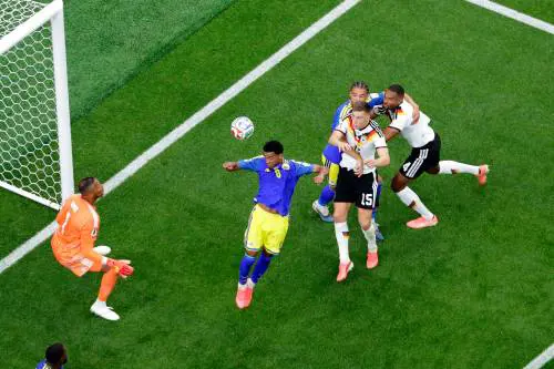 Pause per bere (e fare spot), poco spettacolo e battutacce di Infantino: cosa non va ai Mondiali