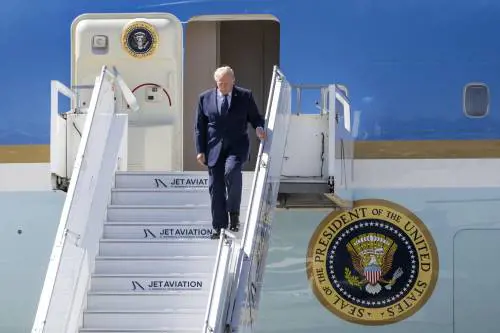 G7, Trump arrivato in Francia: "Se importi il Terzo Mondo, lo diventi". Poi il bilaterale con Macron. Meloni a Evian