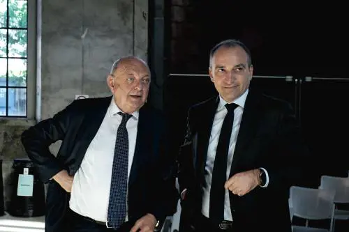 Il sindaco dem di Torino va al convegno sul nucleare, gli alleati di Avs ed Europa Verde lo attaccano