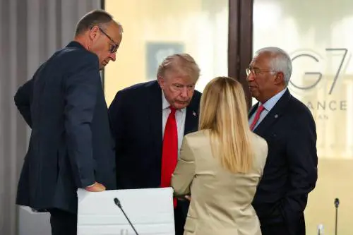 G7, Trump: "Mosca deve fare un accordo, farò tutto ciò che è in mio potere". Scambio di battute con Meloni