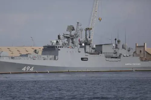 Fregata russa apre il fuoco nella Manica: colpi contro un yacht. E Londra apre un'indagine