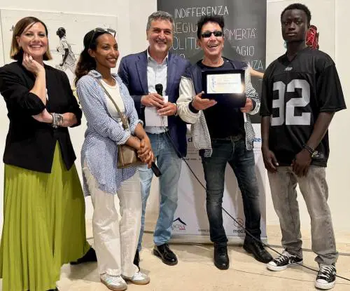 Giornata Mondiale del rifugiato: premiato Edoardo Bennato per il valore sociale della sua mostra “In cammino…”