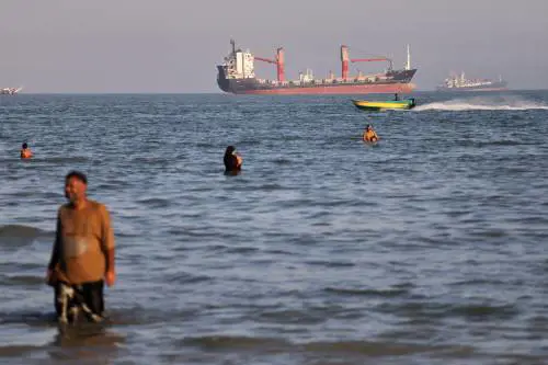 Hormuz riapre e stop alla bomba. A Teheran fondo da 300 miliardi