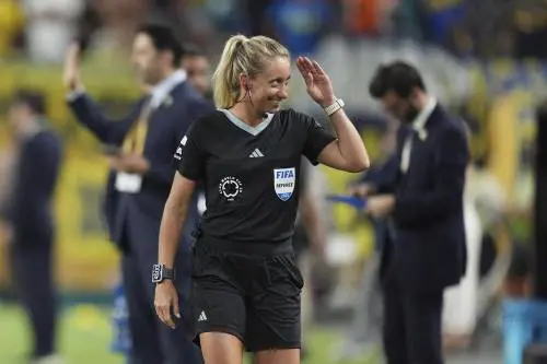 Mondiali, terna arbitrale tutta al femminile: Tori Penso riscrive la storia
