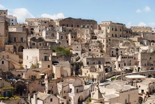 Bartolini arriva ai Sassi di Matera per dialogare con Estatico