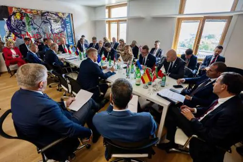 Meloni protagonista al Consiglio europeo: l'intesa con Sanchez e la riunione degli "amici della coesione"