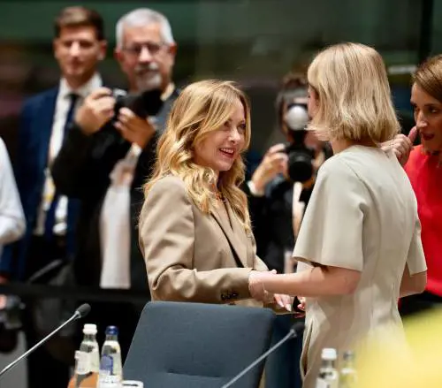Lo scontro con Trump rafforza Meloni: cresce la fiducia degli italiani nella premier