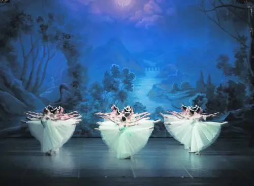 "Giselle" salva ancora Albrecht nel balletto stile Ottocento del Tam
